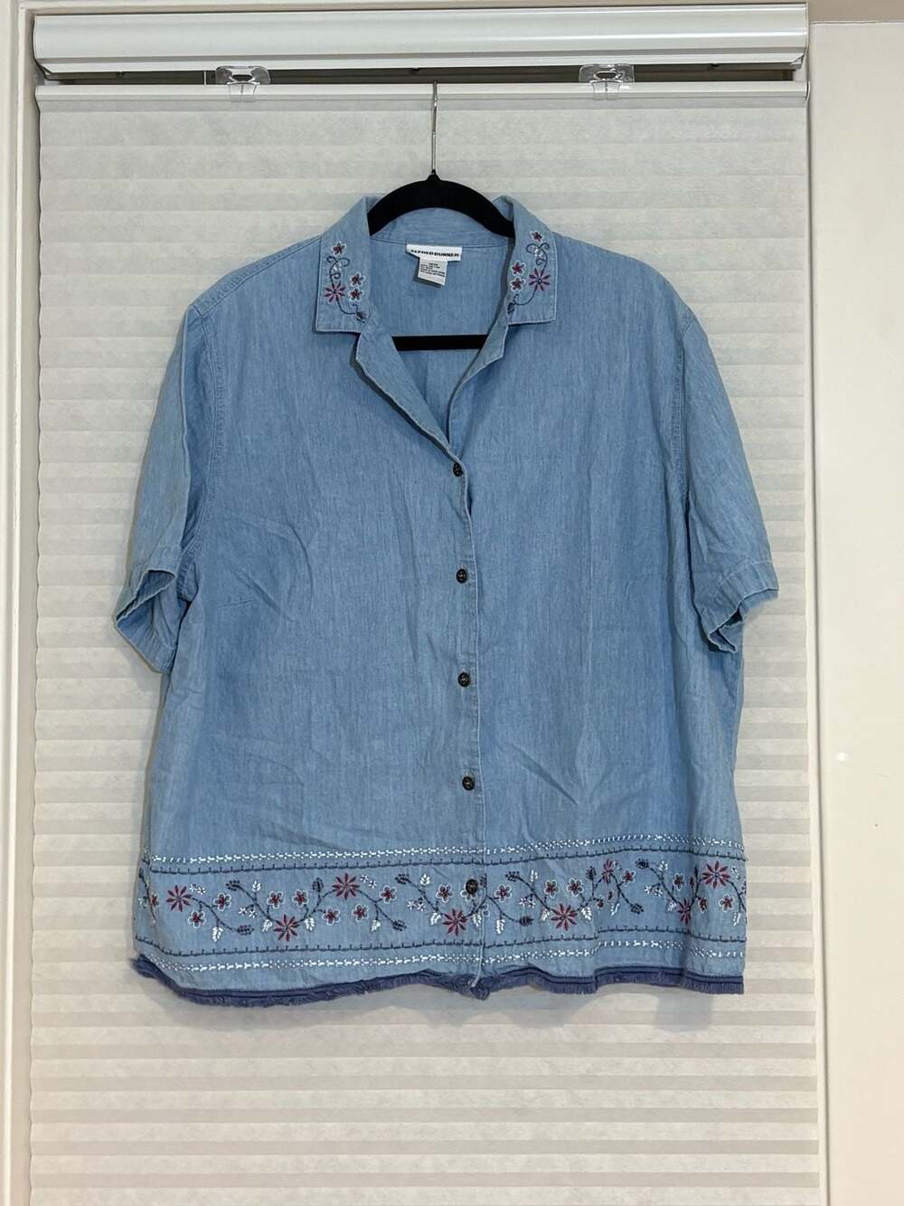 Alfred Dunner Denim Button Down Shirt Size 18W Blue Floral Embroidered